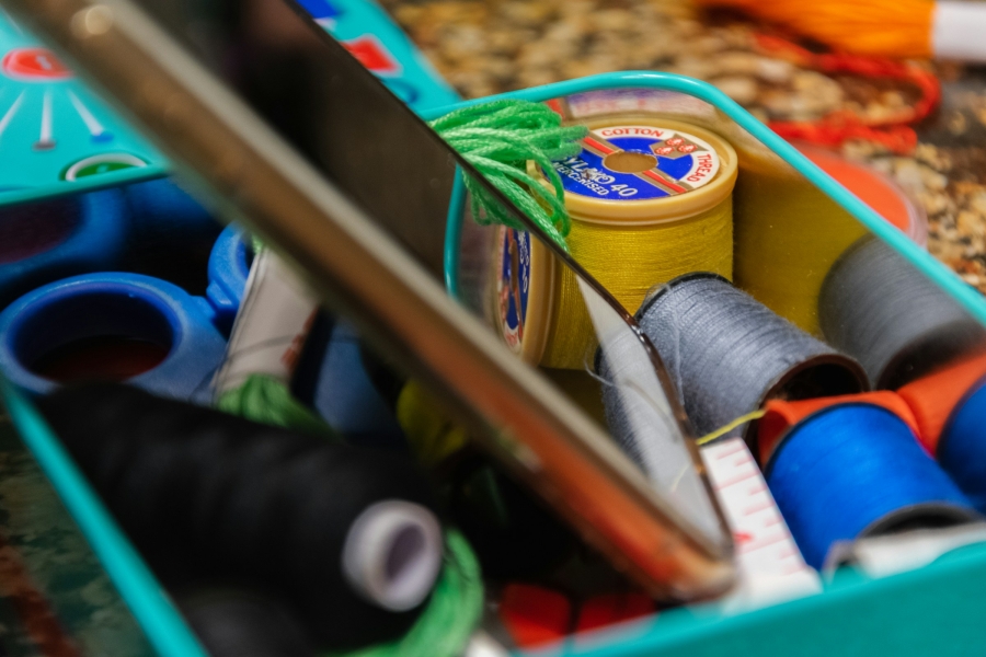 box with threads